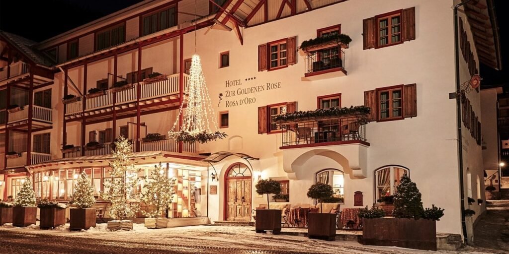 Außenfassade Hotel Zur Goldenen Rose Schnalstal Karthaus