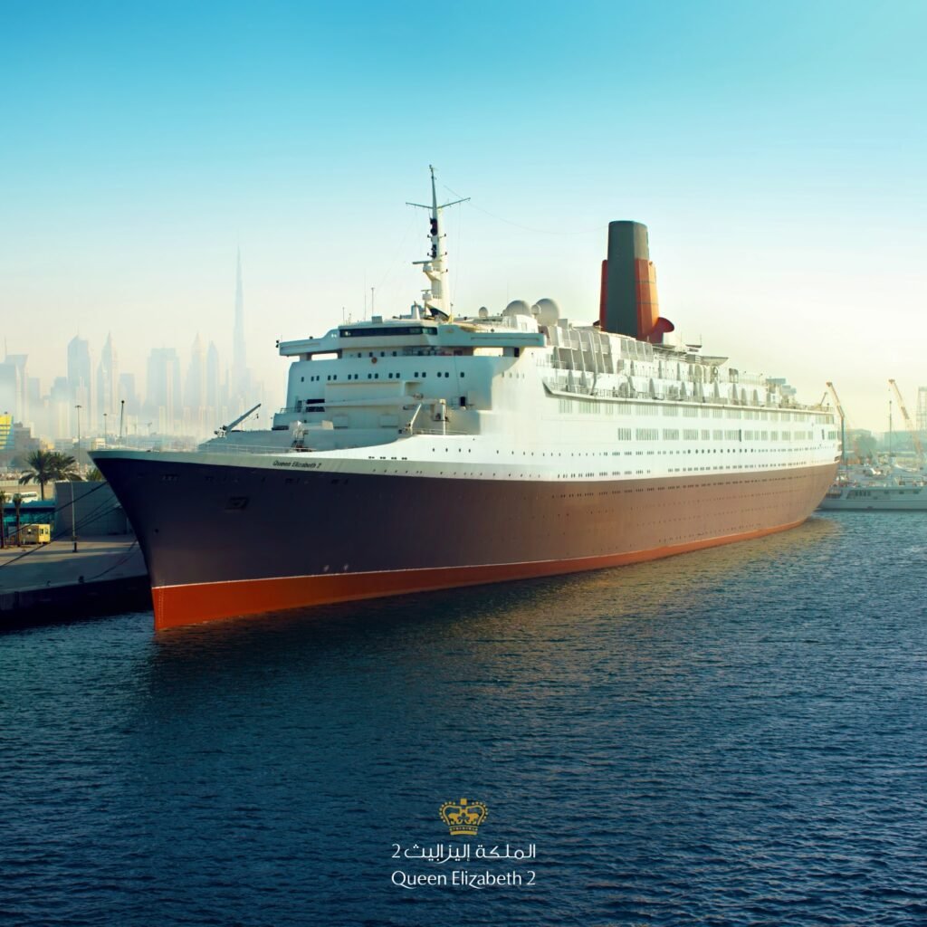 Kreuzfahrtschiff Queen Elizabeth 2 im Hafen von Dubai verankert