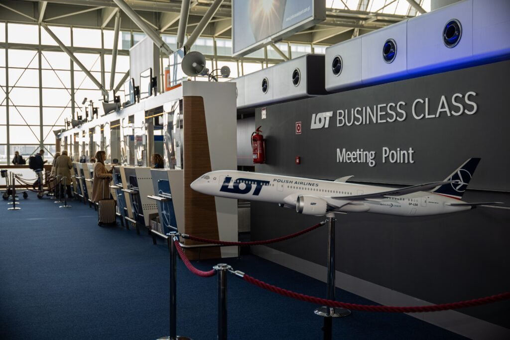 LOT Business Class - Check-in area