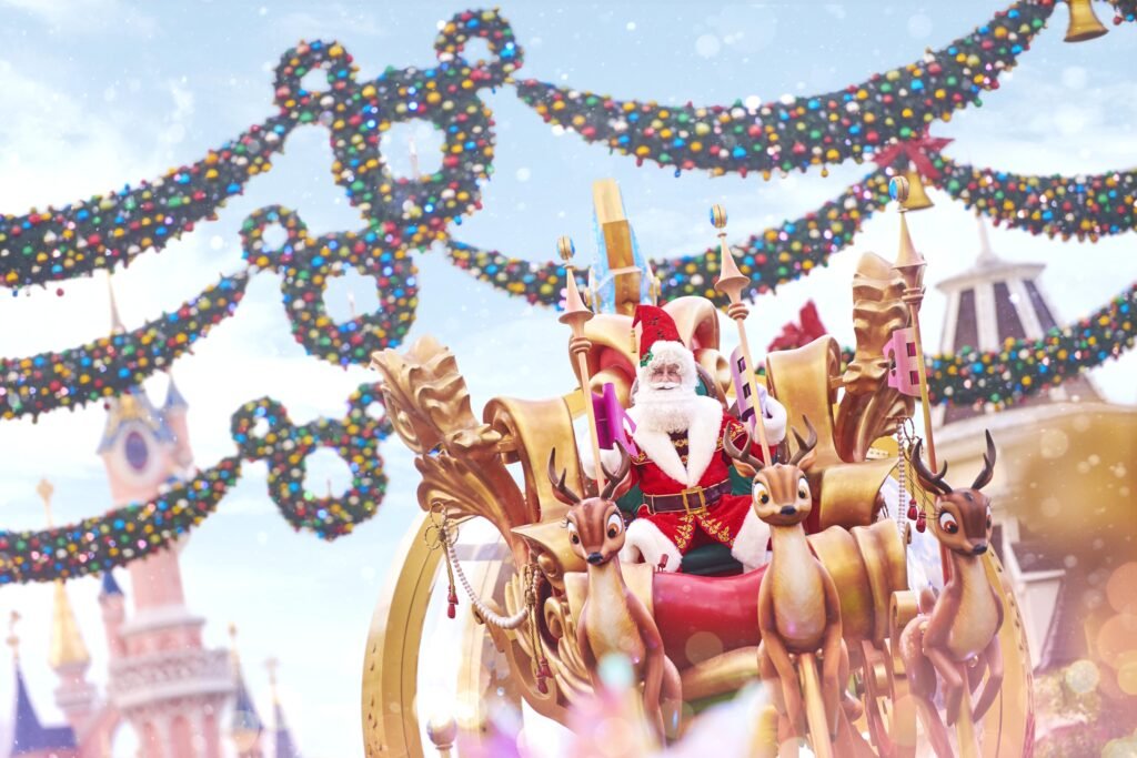 Mickey's Dazzling Christmas Parade 2©DISNEY