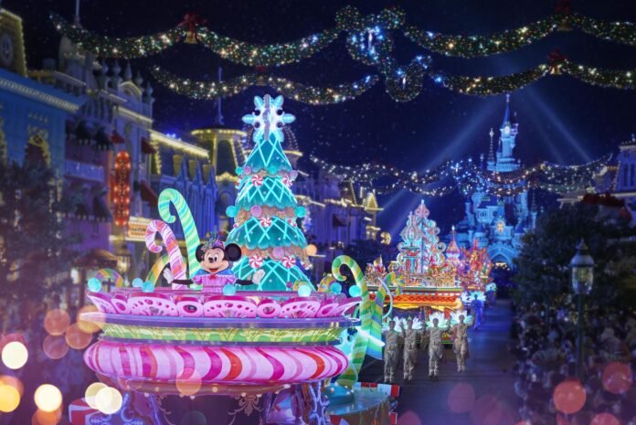 Mickey's Dazzling Christmas Parade 3©DISNEY