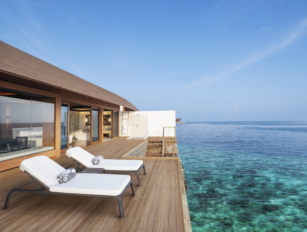 Westin Maldives - Überwasser-Villa-Deck (c) Marriott International