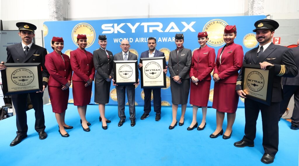 Qatar Airways Group Chief Executive, Seine Exellenz Akbar Al Baker, und Chief Operating Officer des HIA, Eng. Badr Mohammed Al Meer nahmen die Auszeichnungen entgegen. / (c) Qatar Airways 
