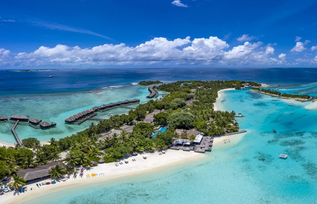 Das Sheraton Maldives Full Moon Resort & Spa ist ein wunderschöner Ort, der die perfekte Kulisse für einen unvergesslichen Urlaub bietet. (c) Marriott International