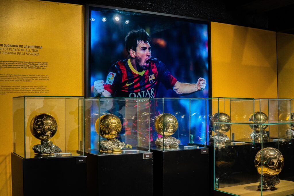 Das FC Barcelona Museum ist ein Muss für Fußballfans und bietet faszinierende Einblicke in die Geschichte und Erfolge des renommierten Vereins.