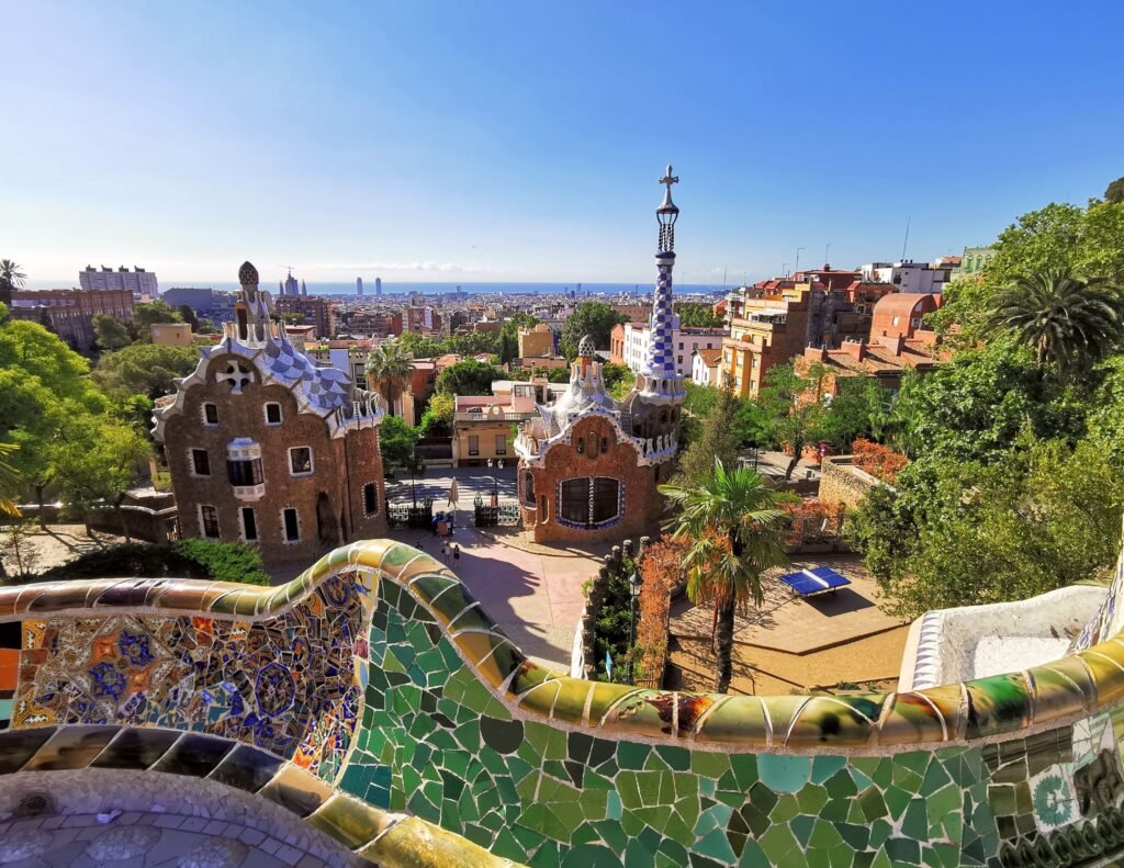 Der Park Güell in Barcelona ist ein beeindruckender Ort, der die kreative Vision von Antoni Gaudí perfekt verkörpert.