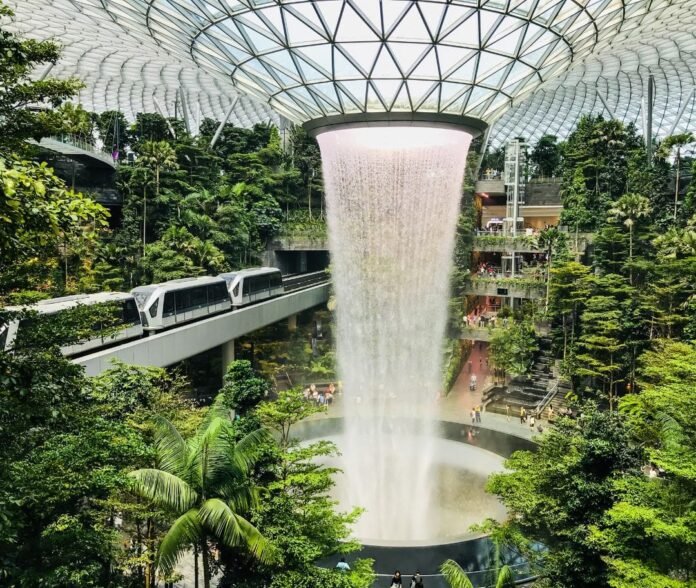 Im nächsten Jahr verspricht das Reisen über einen der weltweit besten Flughäfen, Changi Airport Singapur, noch reibungsloser zu werden.