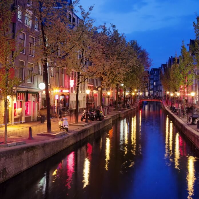 Buche jetzt einen Aufenthalt von mindestens 2 Nächten in einem Marriott Bonvoy Hotel in Amsterdam oder Brüssel und sichere dir satte 3.000 Bonuspunkte.