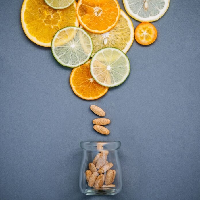 In Zeiten von Stress suchen viele nach effektiven Mitteln zur Bewältigung. Kann Vitamin C helfen? Mythos oder Wissenschaft?