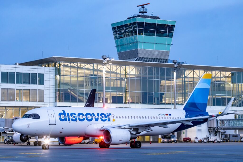 Flugzeug von Discover Airlines am Münchner Flughafen.