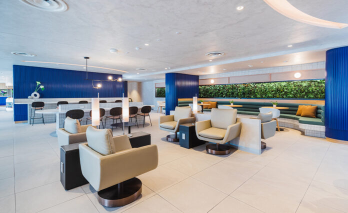 SkyTeam Lounge-Zugang wird einfacher! Ab dem 1. April 2025 dürfen Elite Plus-Mitglieder Lounges auch auf Inlandsflügen nutzen. Bild: Skyteam Lounge Signey